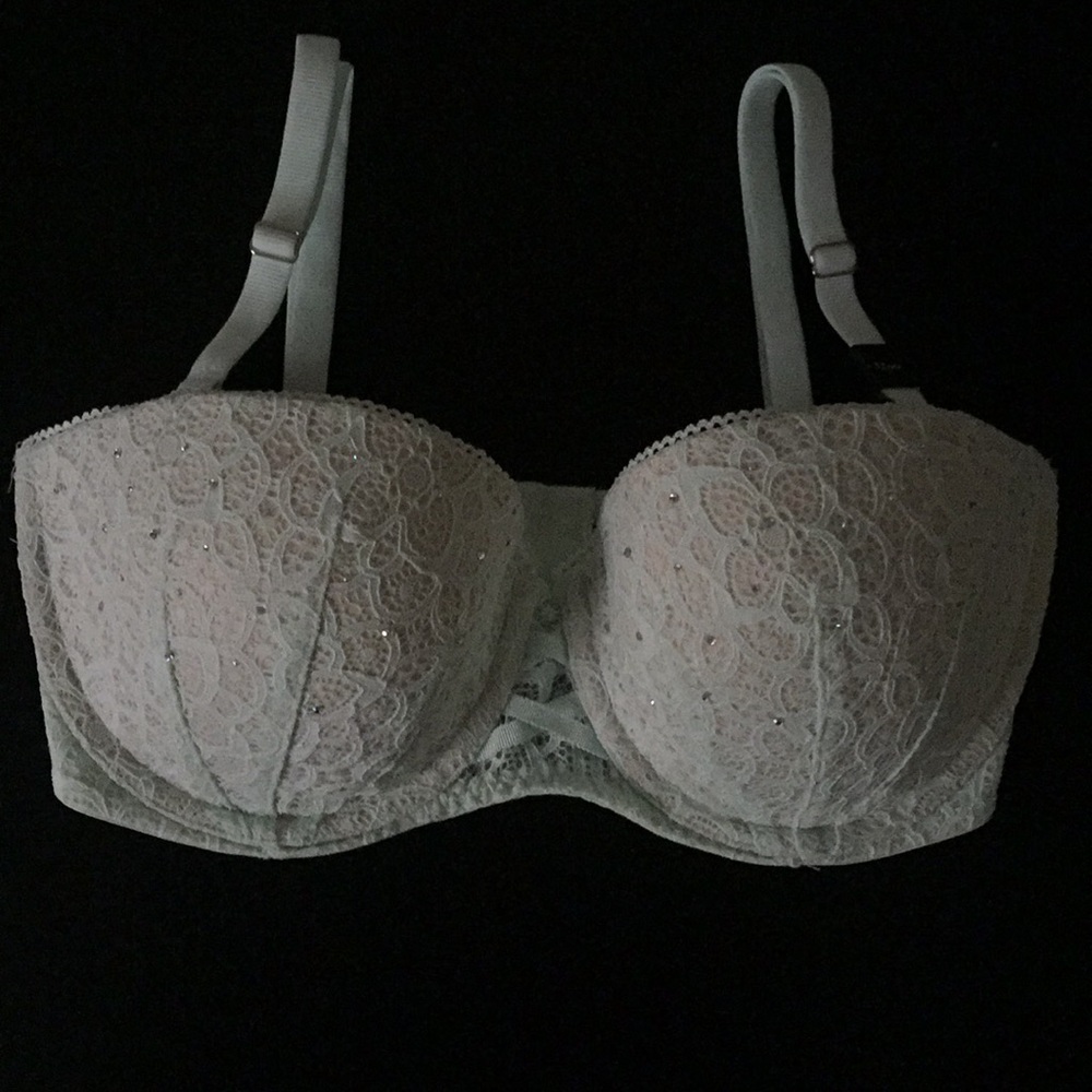 NWT VICTORIAS SECRET BRA 32DD $76.50